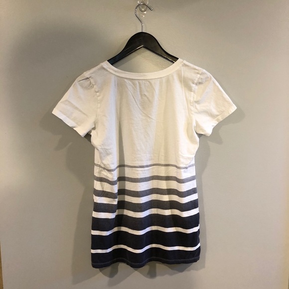 Gap Essential Soft V tee shirt - Picture 2 of 4